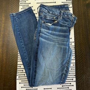 Medium Wash American Eagle Skinny Jeans